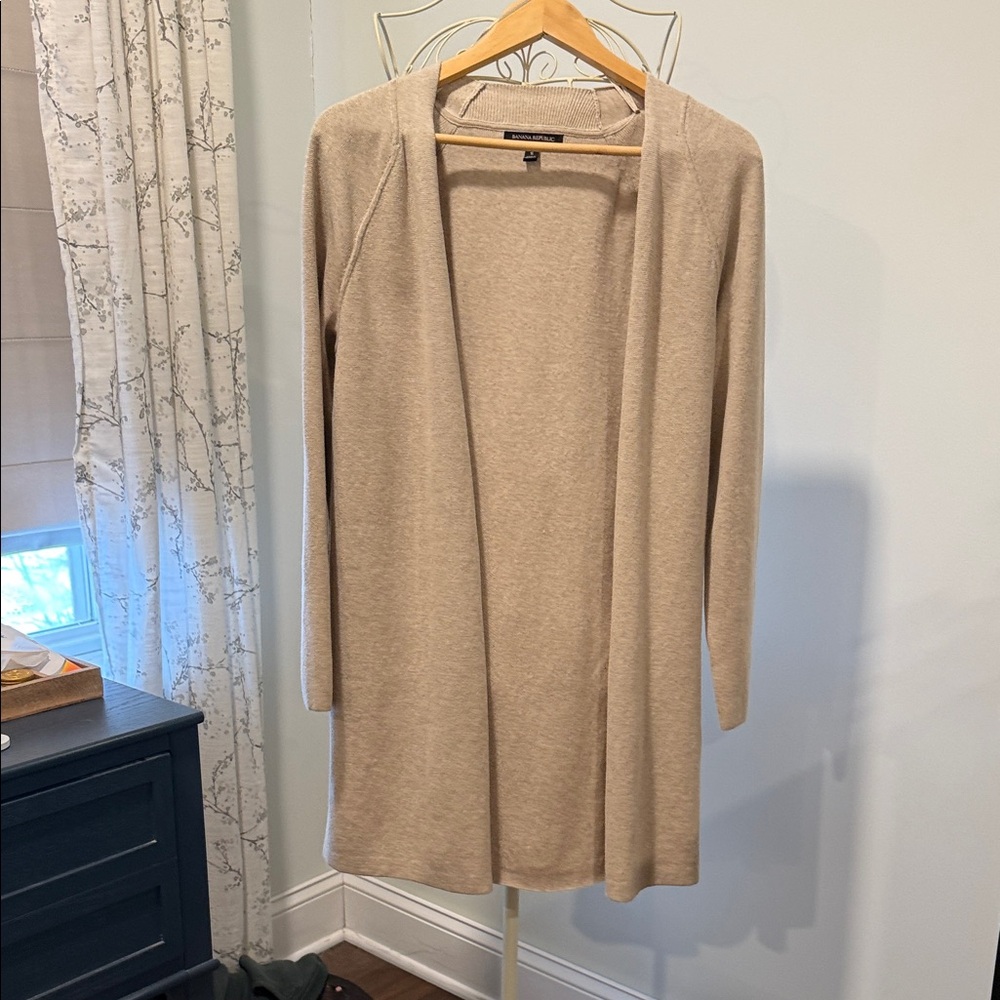 Banana Republic Tan Knit Sweater.  Like new condition.